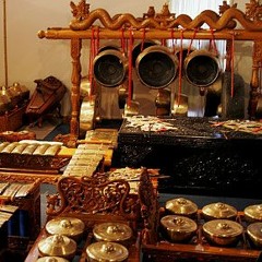 Gamelan Nyai Saraswati - Performing Music of Central Java - Gending MOON (CC-BY-NC)