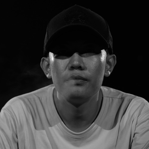 cô gái nép bên nhành hoa (file demo).