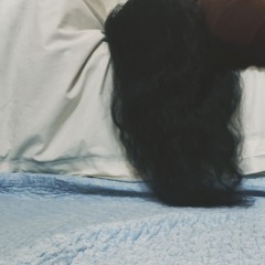 هلا يابو شعر ثائر .... ياليتني في الظفائر  |  • محمد عبده