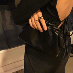 ‎.⁨أنا ما أكون لك ما لم تميّزني عن العالم