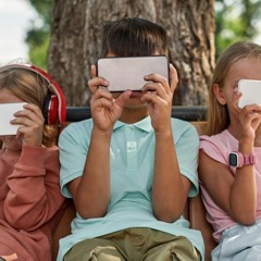 Kinder, die auf Displays starren - von Prof. Michael Meyen