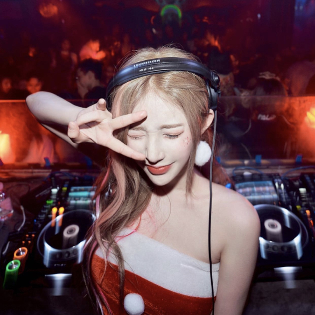 ナナ•*¨*•.¸♬︎mahalmixage MEGA - A.W. Miller