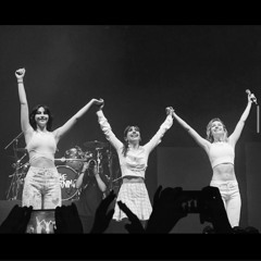(01) The Warning / Queen of the Murder Scene / Live at Teatro Metropólitan in Mexico City 2022