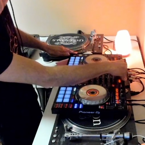 Keylowe vs Yanix - June 2023 Old School Breaks Mix