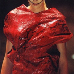 me if I produced for Alexander McQueen 1998 AW Joan *headphones warning*