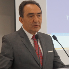 "Como docente de esta Facultad, se ha convertido en referente para las nuevas generaciones", Ricardo Bastidas