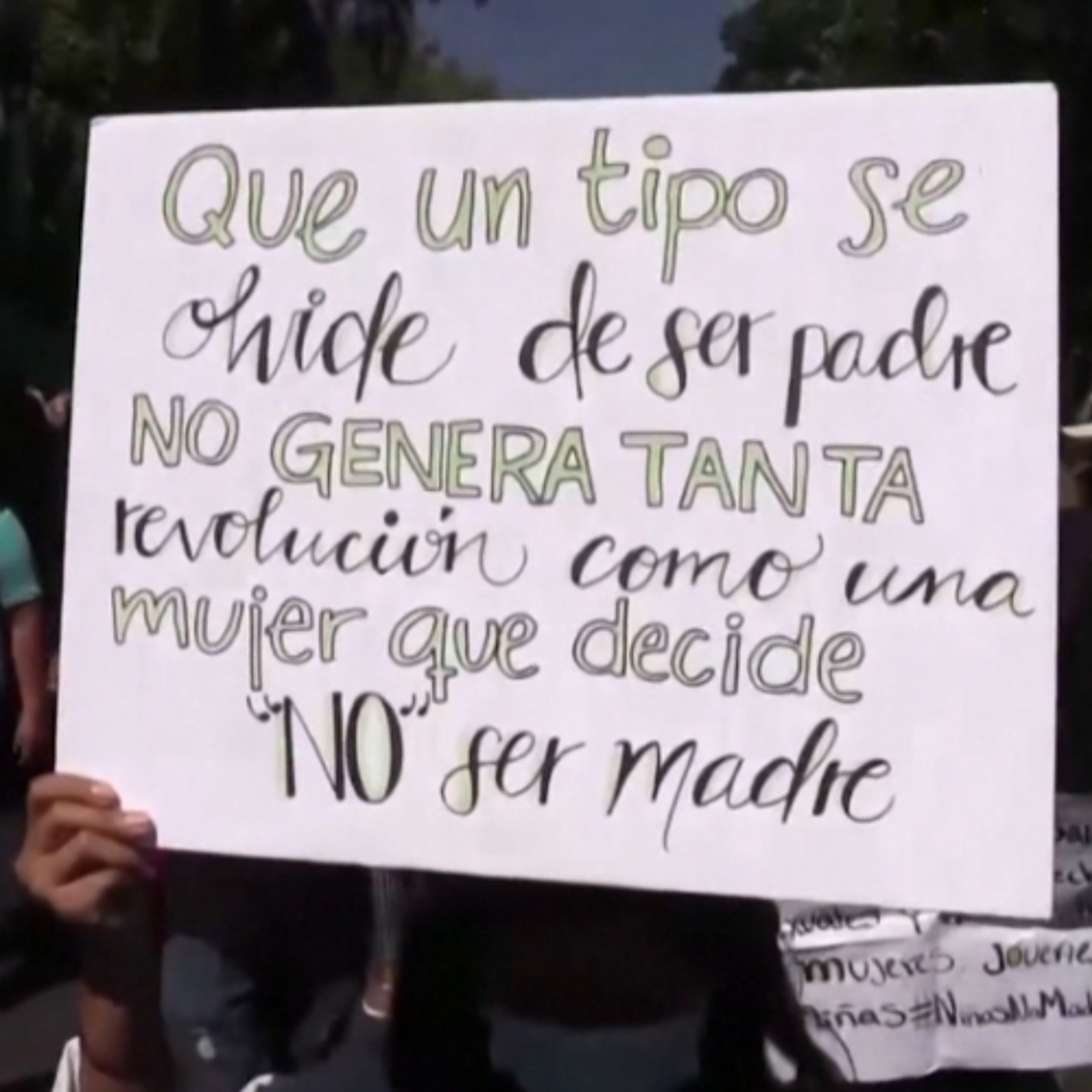 María Hinojosa habla de su nueva investigación sobre la prohibición total del aborto en El Salvador episode artwork