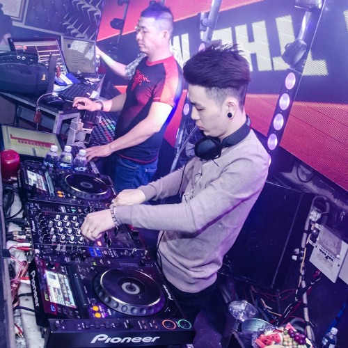 Nonstop Wellcom Z Studio #3 - Dj Zinh remix