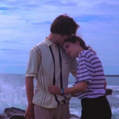 كنت من شوقي إليه أحسب اني بين إيديه