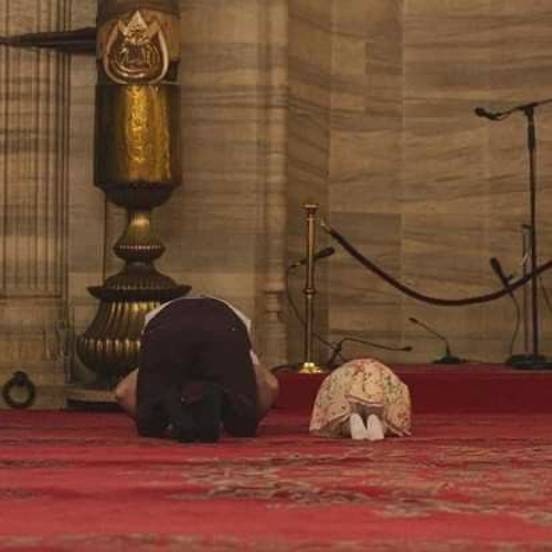 ﴿يُدَبِّرُ الأَمرَ مِنَ السَّماءِ إِلَى الأَرضِ﴾