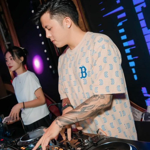 Ai Đó Không Phải Là Anh - MCV X KD Remix