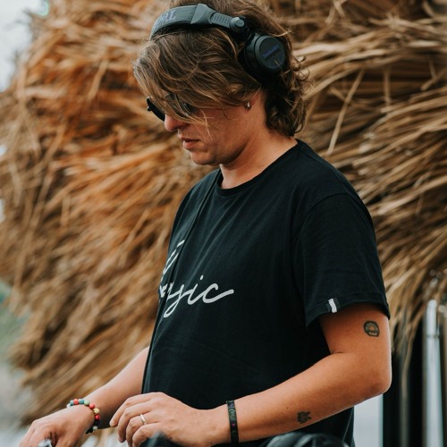 Chriss V Set For Sundance