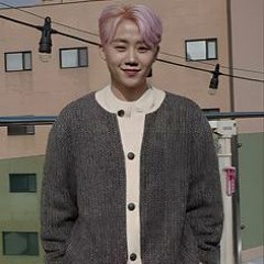 Lúc anh chạm môi cô ta anh có ngần ngại...