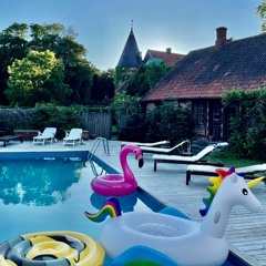 Waters Laying By The Pool Set.WAV