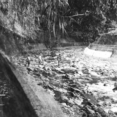 A Streamlet's Atmosphere