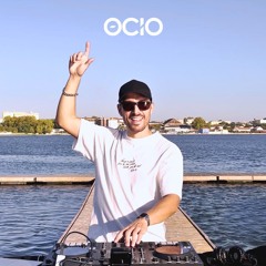 Andy Rodriguez playing a DJ set from the Centro Náutico de Amora, Seixal Bay, Portugal, for ÓCIO