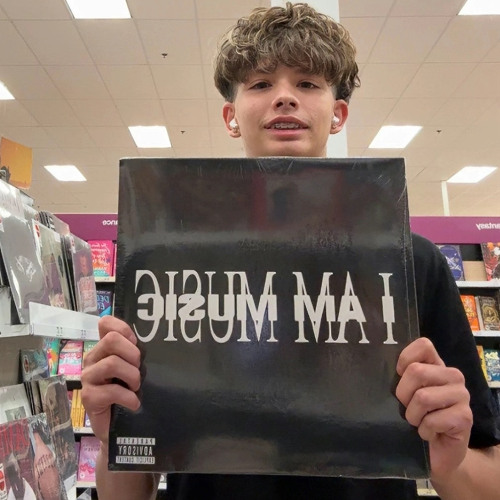 istg its not me in dat pic (luvvhate)