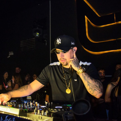 SENTA E PARA NA BOLA - MC CACAU CHUU e MENOSAAINT (DJ DOUGLINHAS e DJ TIO JOTA)