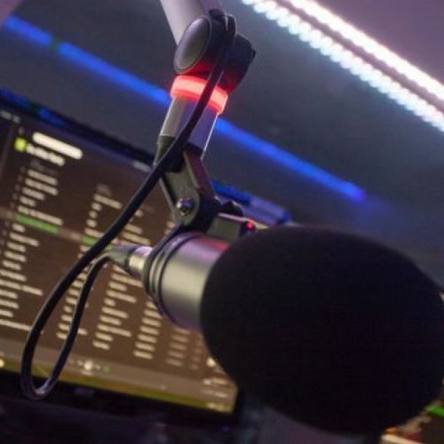 Stream Gesprek LocoFM met Tom de Nooijer over presenteren bij NPO/Ongehoord Nederland by LocoFM