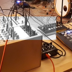 Performance live at Q