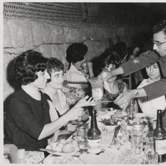 فيروز يا مايلة عالغصون