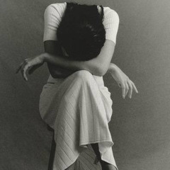 أذرف من الدمع اصدقه، وأكتب من الشِعر اثمنه