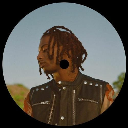 Premiere: DJ TRACKSUIT - PIRU