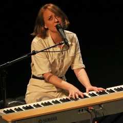Podcast - Stephanie Struijk tijdens zomerconcert in De Kring in Roosendaal (cultuurverslaggever.nl)