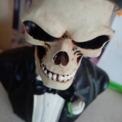 Knokkelsang - Her, men ikkje her.