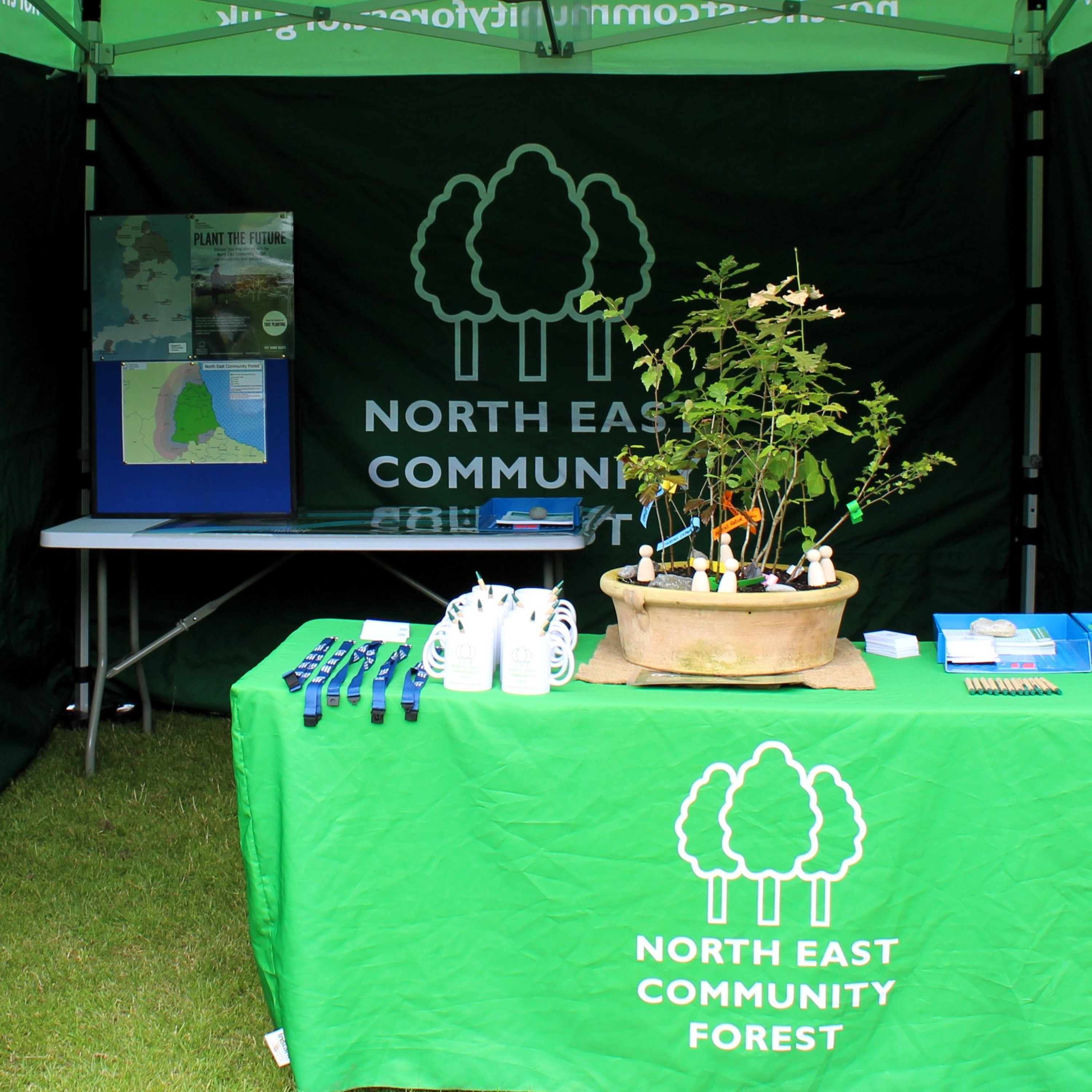 Working with landowners to plant trees and hedgerows