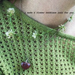 I made a flower necklace just for you.