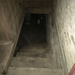 HEADLESS BODY DOWNSTAIRS W/ Lurnexastra