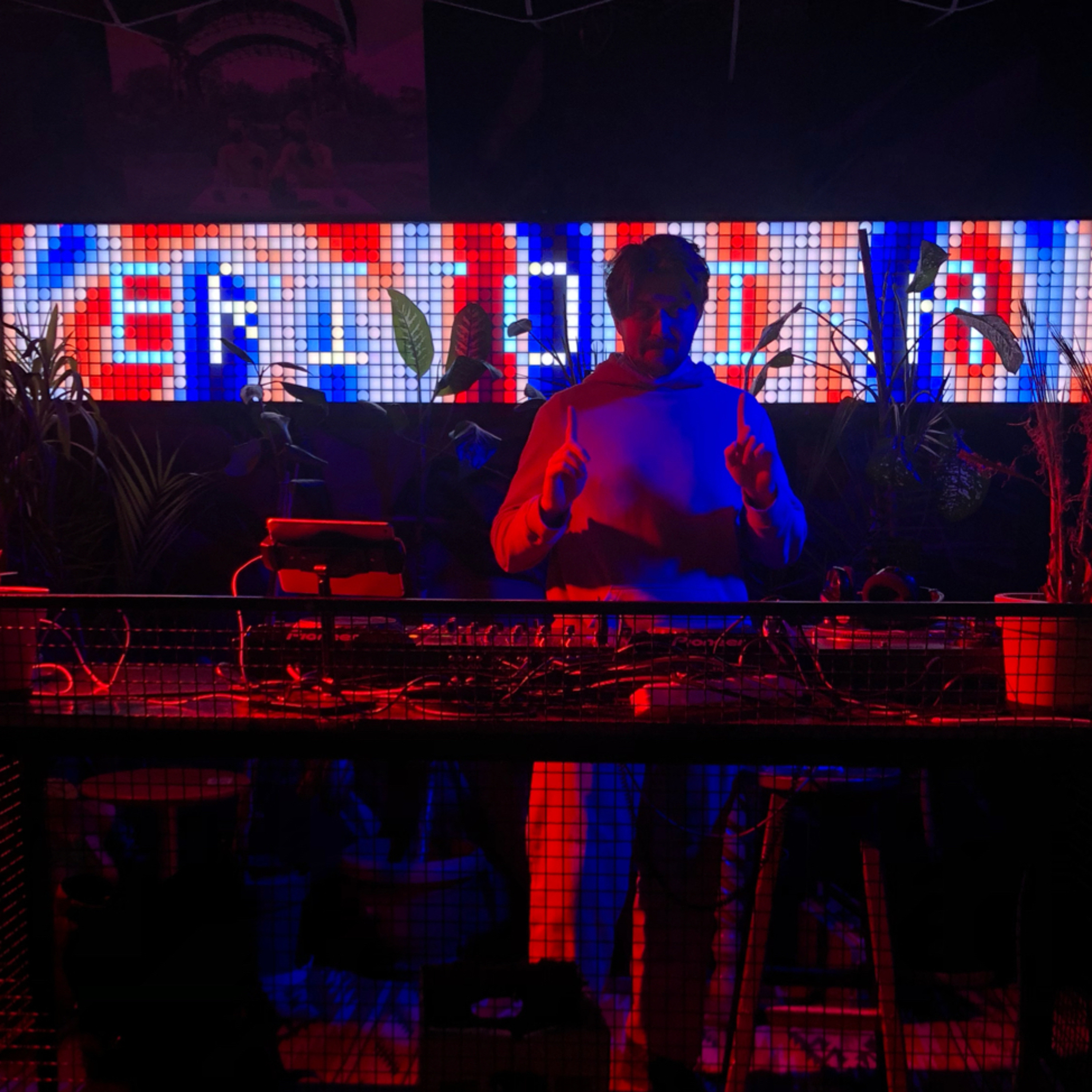 HVLV Bar feat. Hangout