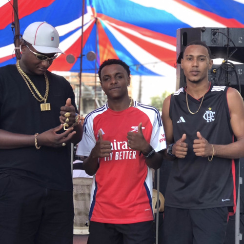 EU PIEI NO BAILE FUNK COM MO MARRA… {Dj lr de macae } MC,s xandao, novato natan e Arley