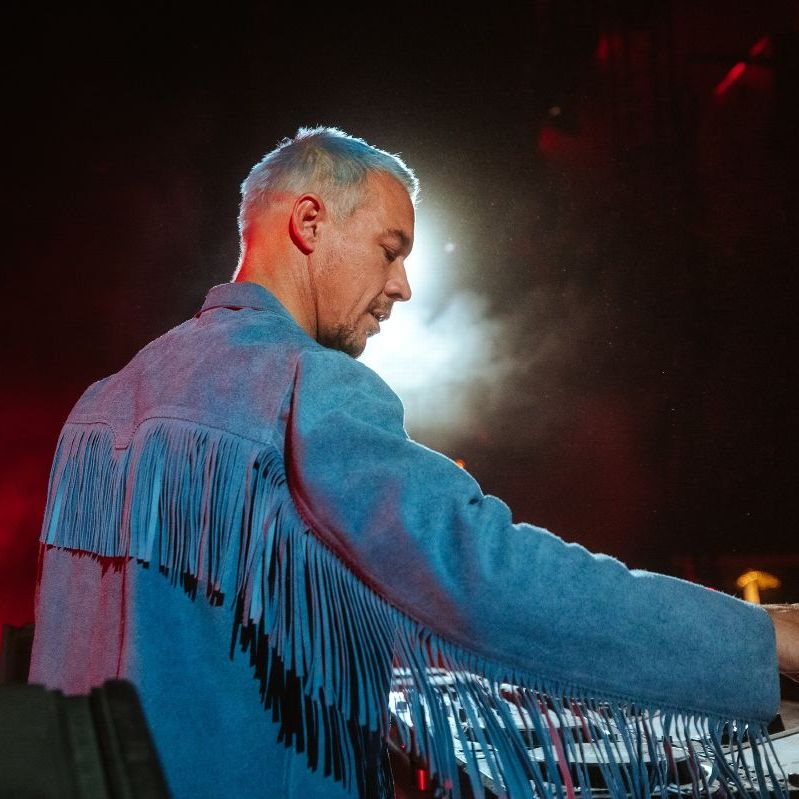 diplo – sky full of liquor ft morgan wallen and coldplay