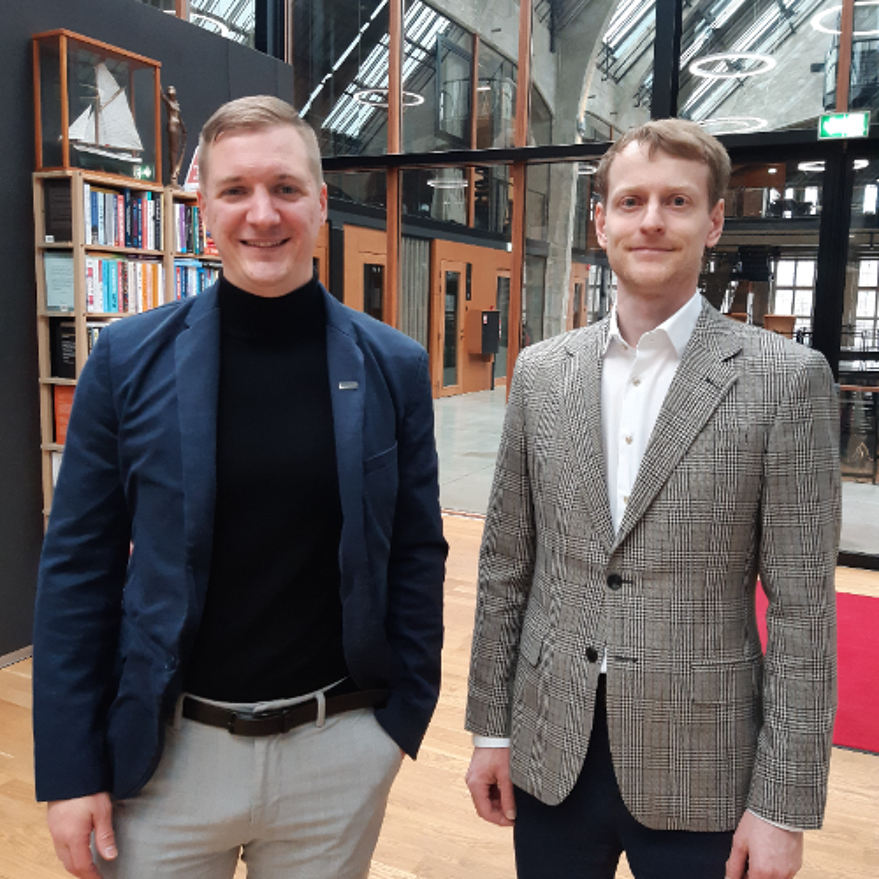 Arendaja ja advokaat n'itavad, kus vedeleb planeeringute pidurivõti