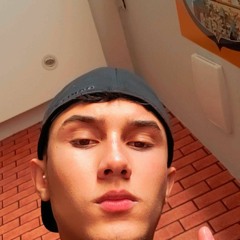 MC Ruzika - Trajado de Lacoste (DJ Victor)