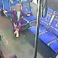 Watch Video da menina que viralizou com 5 meninos portal zacarias 5 vs 1 ônibus cascavel x