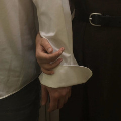‎⁨‏لو يخدعك وقتك .. وناسك تخدعك ؟ ‏انا معك .. لو كل هالدنيا عليك ⁩