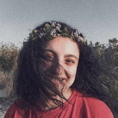 غداةَ لوَّحْتِ بالآمالِ باسمةً، لانَ الّذي ثارَ وانقادَ الّذي جمحَ!