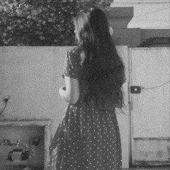 من يعَلم مستريّح الرِيح عنْ فوضَى شعرهَا ؟