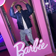 Gettiing ready at Barbies :)