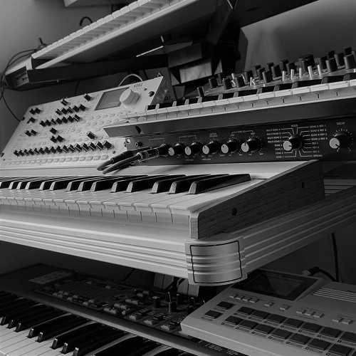 Blade 2024 runner synthesizer