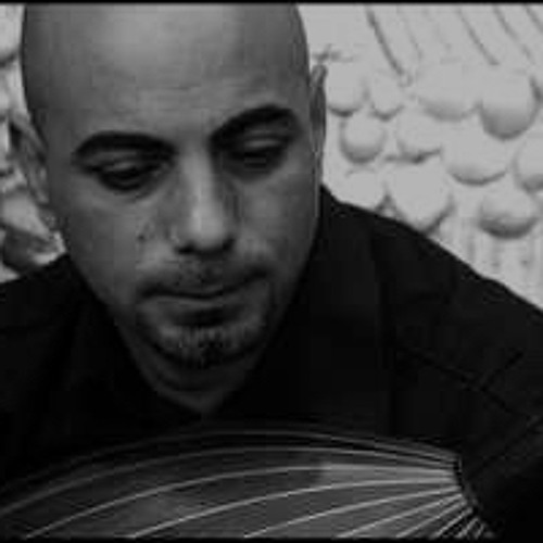 و حمَلت وجهك في يديّ، قمرًا ينورُ لي عليّ.