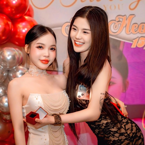 NST - CƠM SƯỜN BÌ CHẢ x COCA 2025 - TẼN MINI x TÍ NỊ