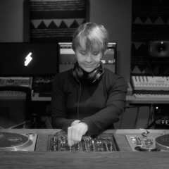 S03 E01 | LYCHEE @ Sonic Junkie Records