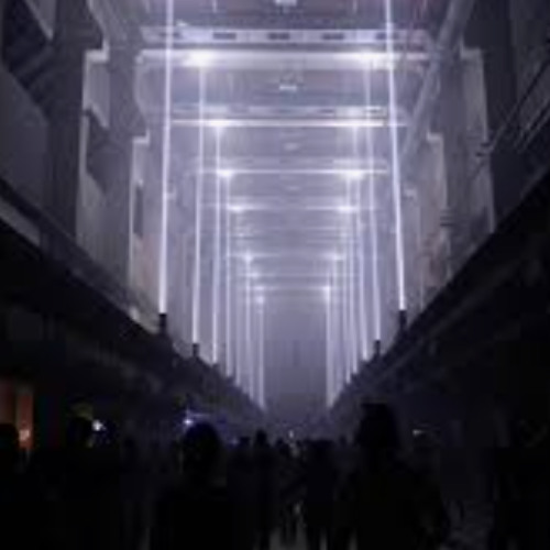 WAREHOUSE KISS