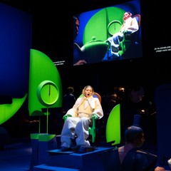 Scene 2 : "Oh la la! Je vais être en retard!..."