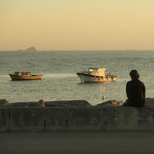 cô gái bàn bên x nụ hôn bisou beat