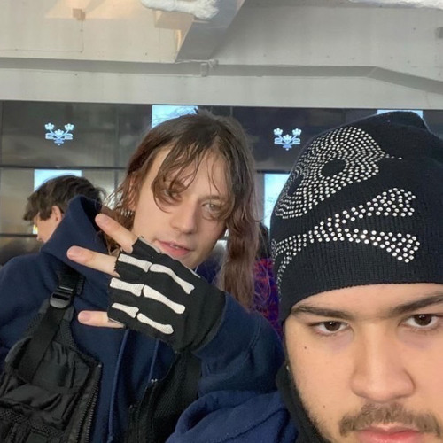 Bladee sidebyside og